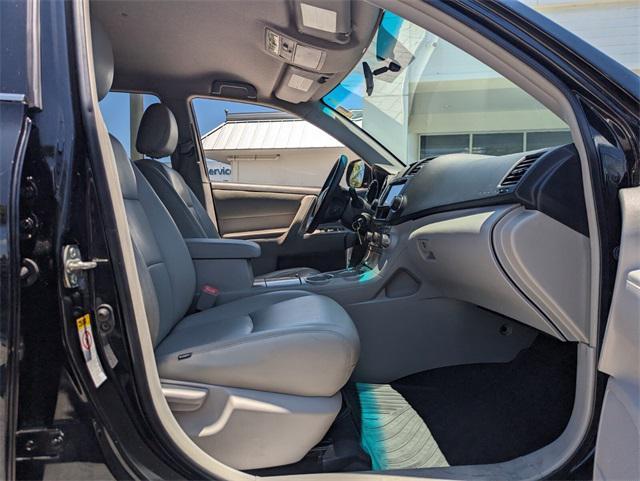 used 2013 Toyota Highlander car, priced at $9,995
