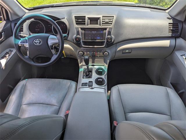 used 2013 Toyota Highlander car, priced at $9,995