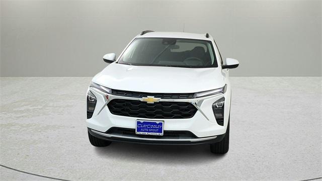 new 2025 Chevrolet Trax car, priced at $25,705