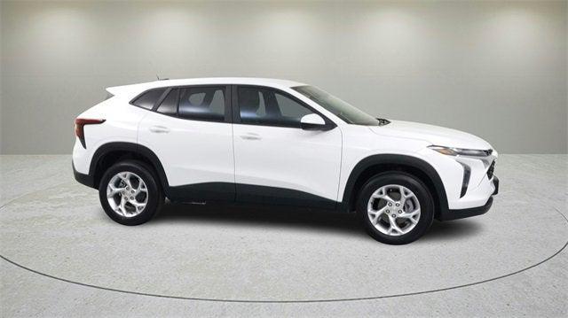 new 2025 Chevrolet Trax car, priced at $23,140
