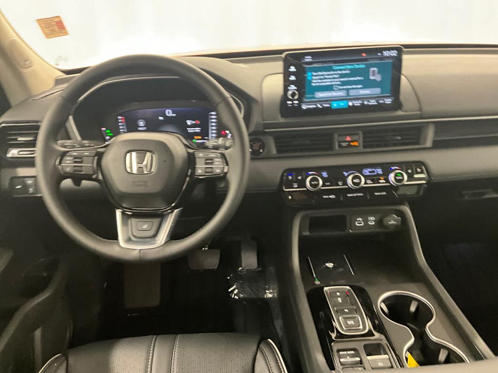new 2025 Honda Pilot car, priced at $55,715
