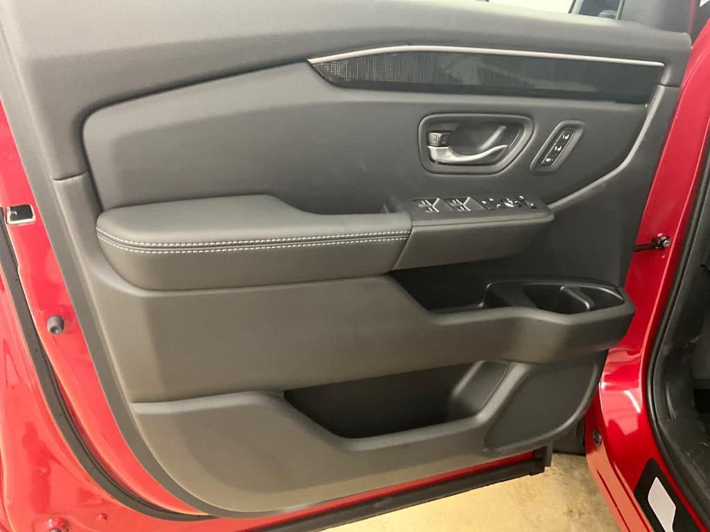 new 2025 Honda Pilot car, priced at $55,715