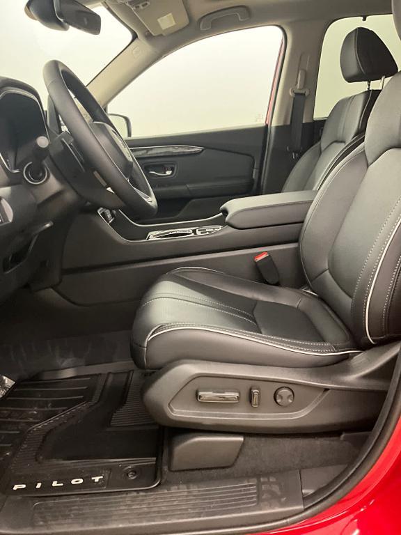 new 2025 Honda Pilot car, priced at $55,715