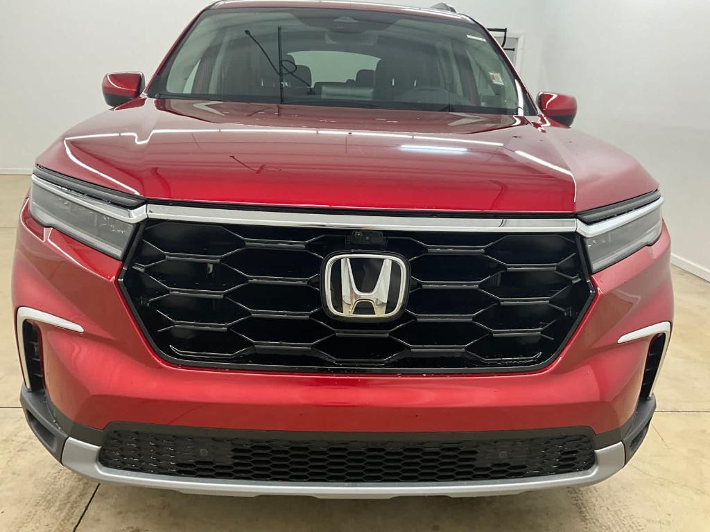 new 2025 Honda Pilot car, priced at $55,715