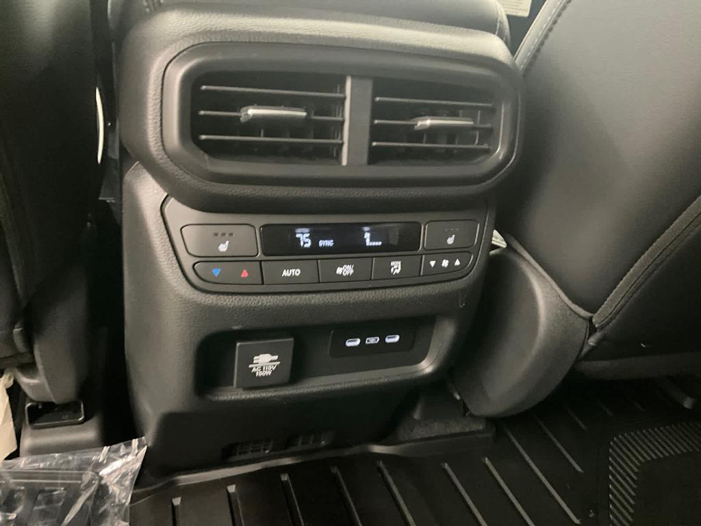 new 2025 Honda Pilot car, priced at $55,715