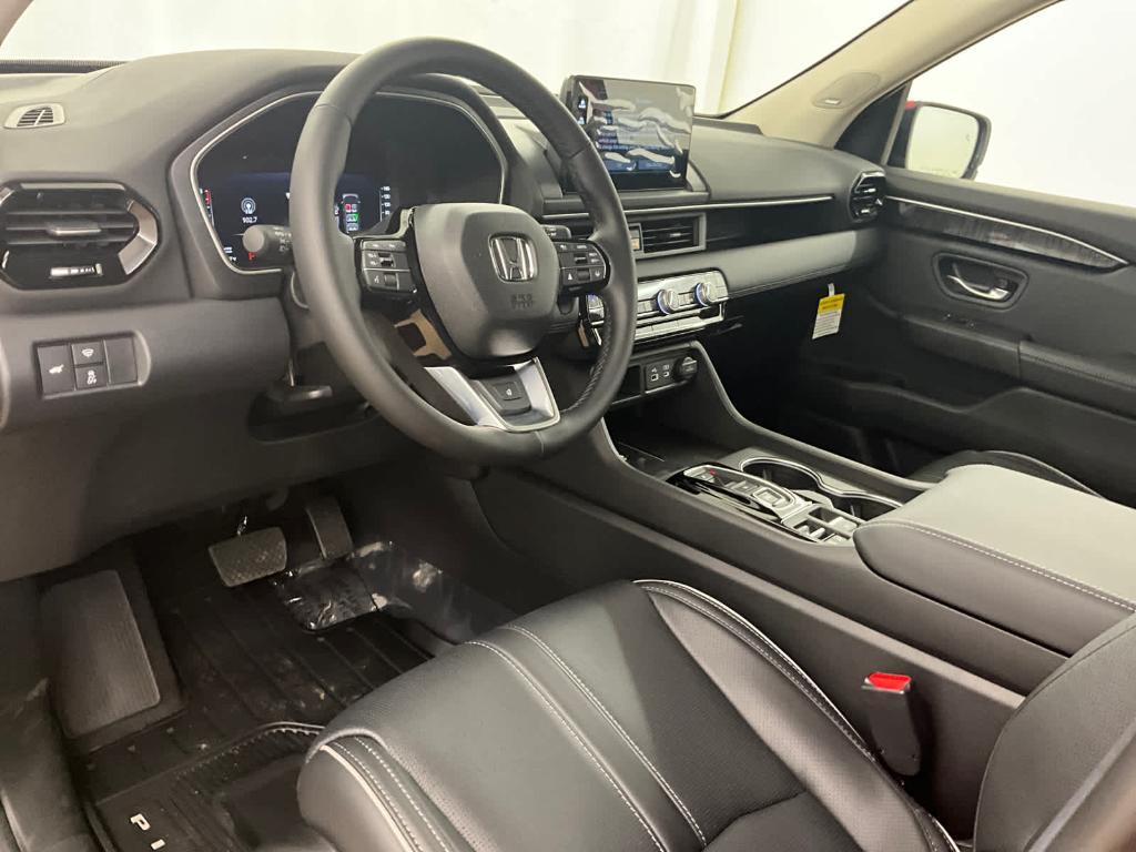 new 2025 Honda Pilot car, priced at $55,715