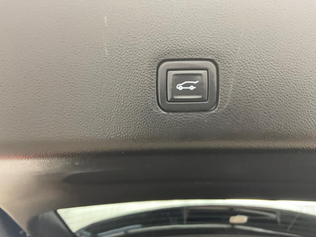 used 2021 Chevrolet Traverse car, priced at $28,988