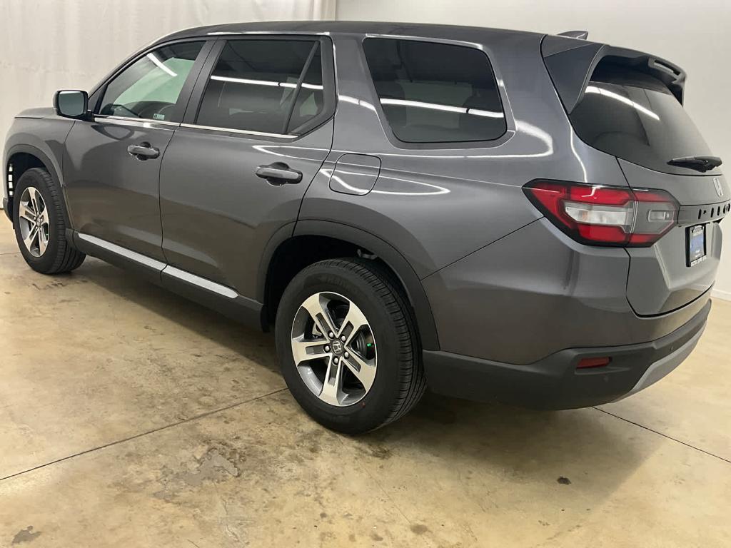new 2025 Honda Pilot car, priced at $44,950