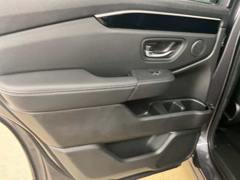 new 2025 Honda Pilot car, priced at $44,950