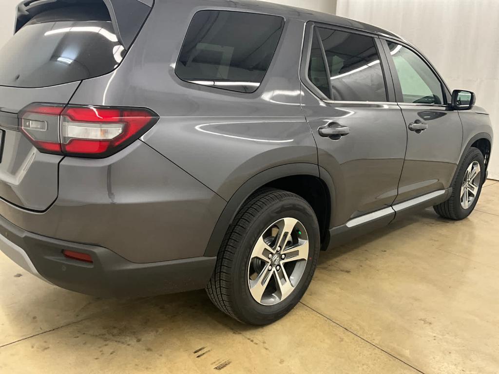new 2025 Honda Pilot car, priced at $44,950