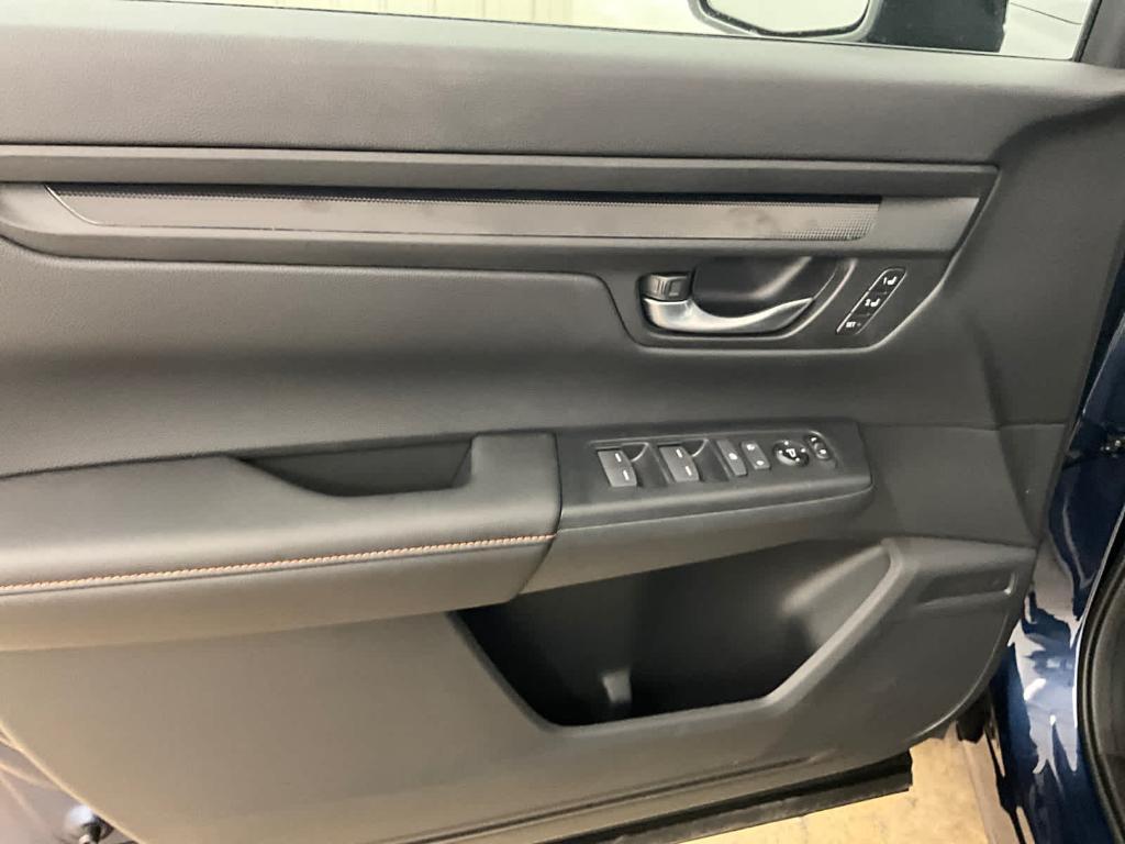 new 2026 Honda CR-V Hybrid car, priced at $41,675