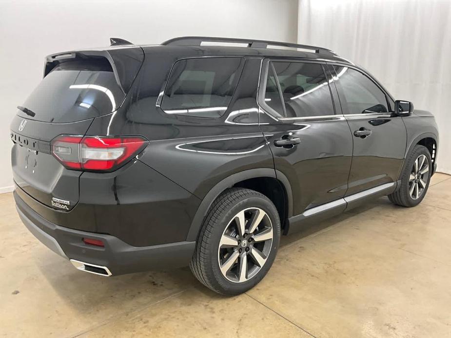 new 2025 Honda Pilot car, priced at $50,995