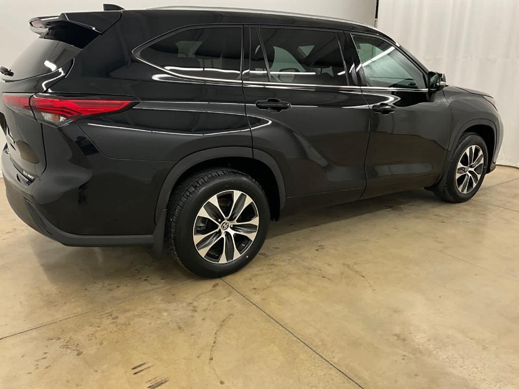 used 2021 Toyota Highlander car, priced at $33,988