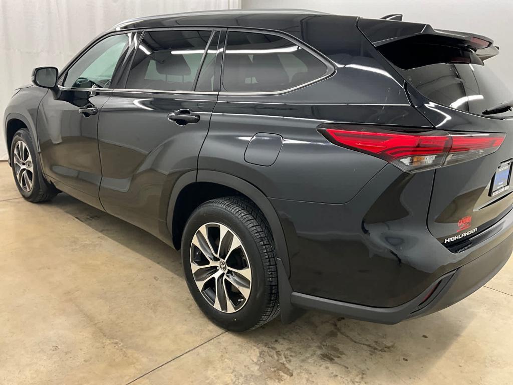 used 2021 Toyota Highlander car, priced at $33,988