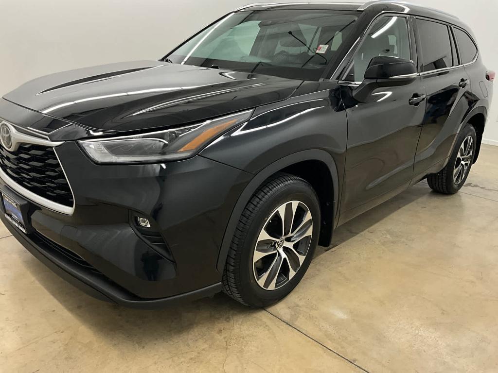 used 2021 Toyota Highlander car, priced at $33,988