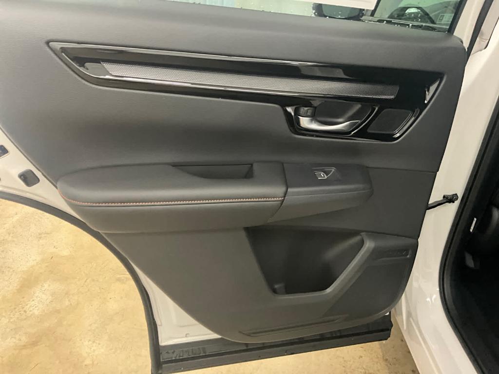 new 2026 Honda CR-V Hybrid car, priced at $42,600