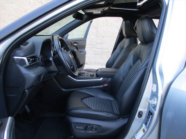 used 2021 Toyota Highlander car, priced at $31,995