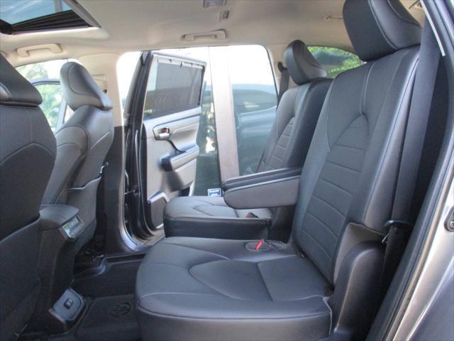 used 2021 Toyota Highlander Hybrid car, priced at $32,795