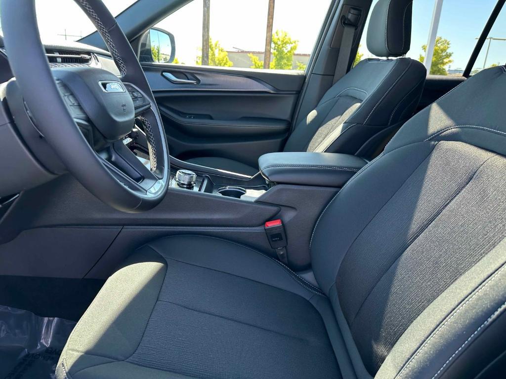new 2025 Jeep Grand Cherokee car, priced at $39,120
