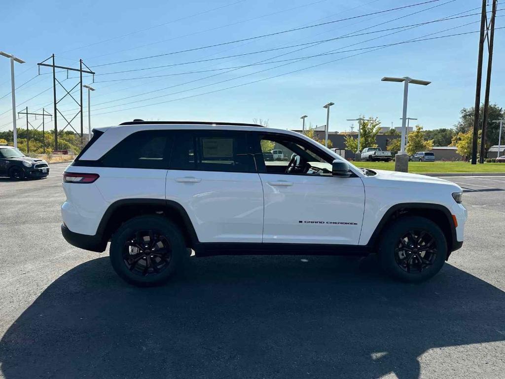 new 2025 Jeep Grand Cherokee car, priced at $43,253