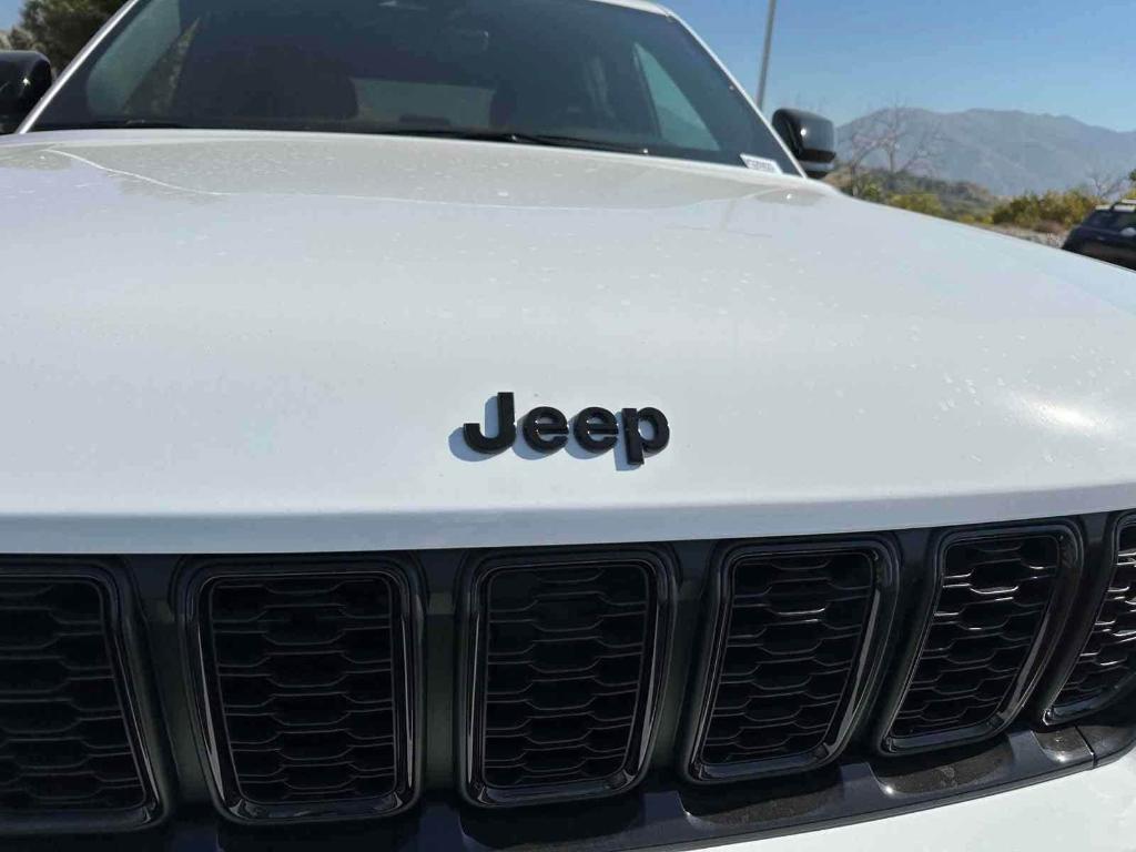 new 2025 Jeep Grand Cherokee car, priced at $43,253