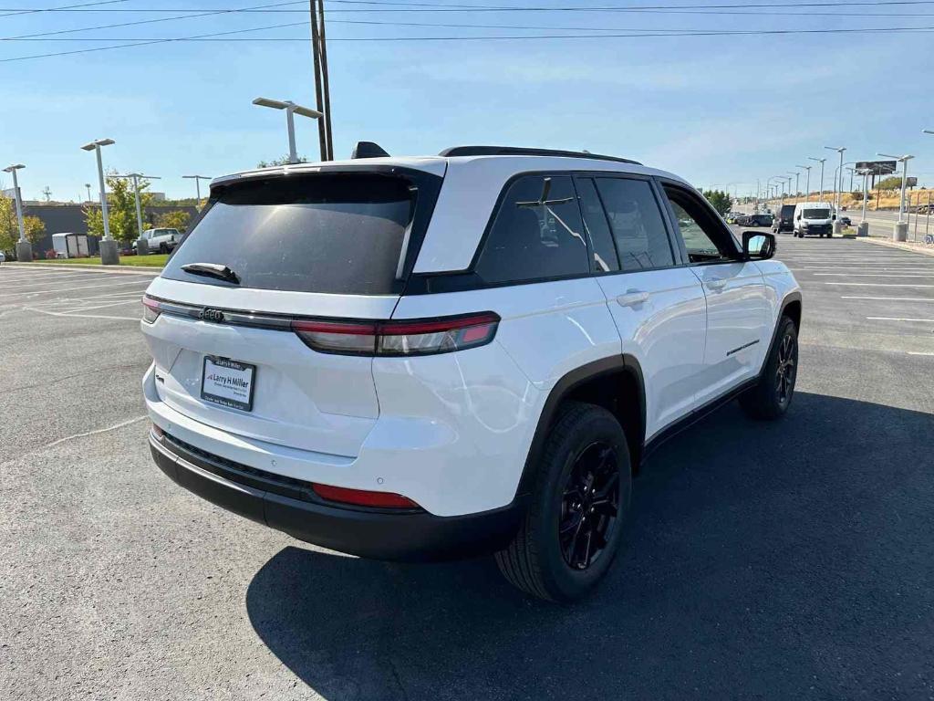 new 2025 Jeep Grand Cherokee car, priced at $43,253