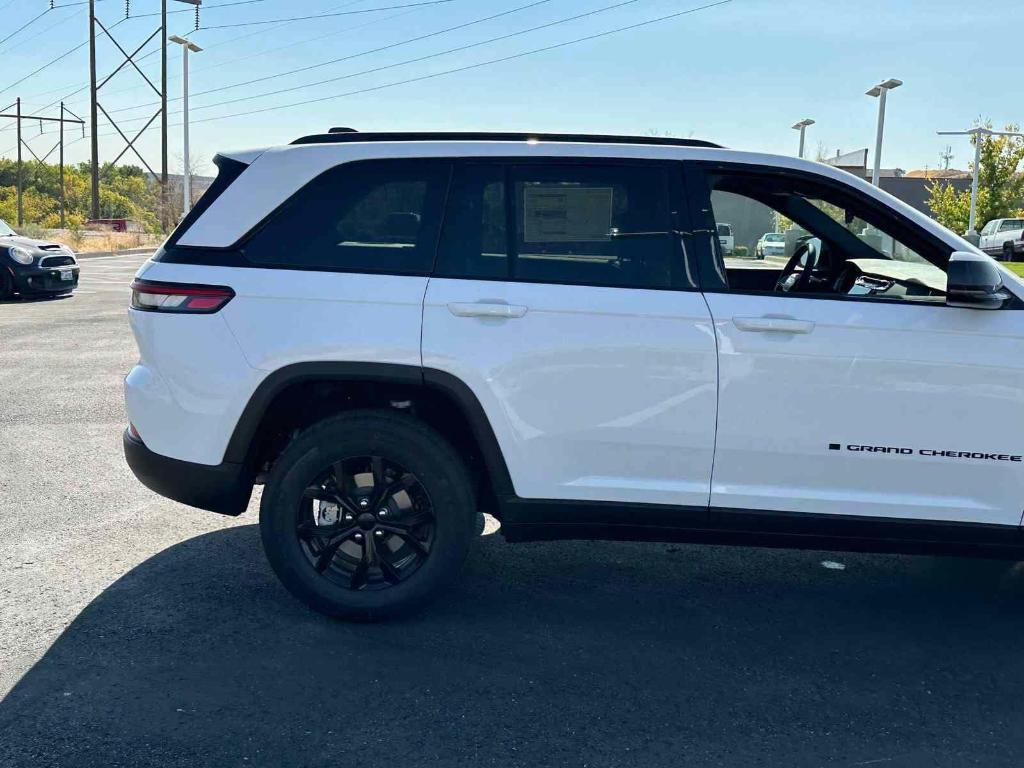 new 2025 Jeep Grand Cherokee car, priced at $43,253