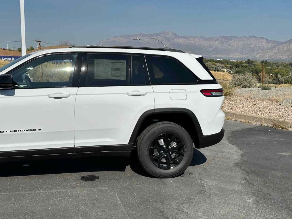 new 2025 Jeep Grand Cherokee car, priced at $43,253