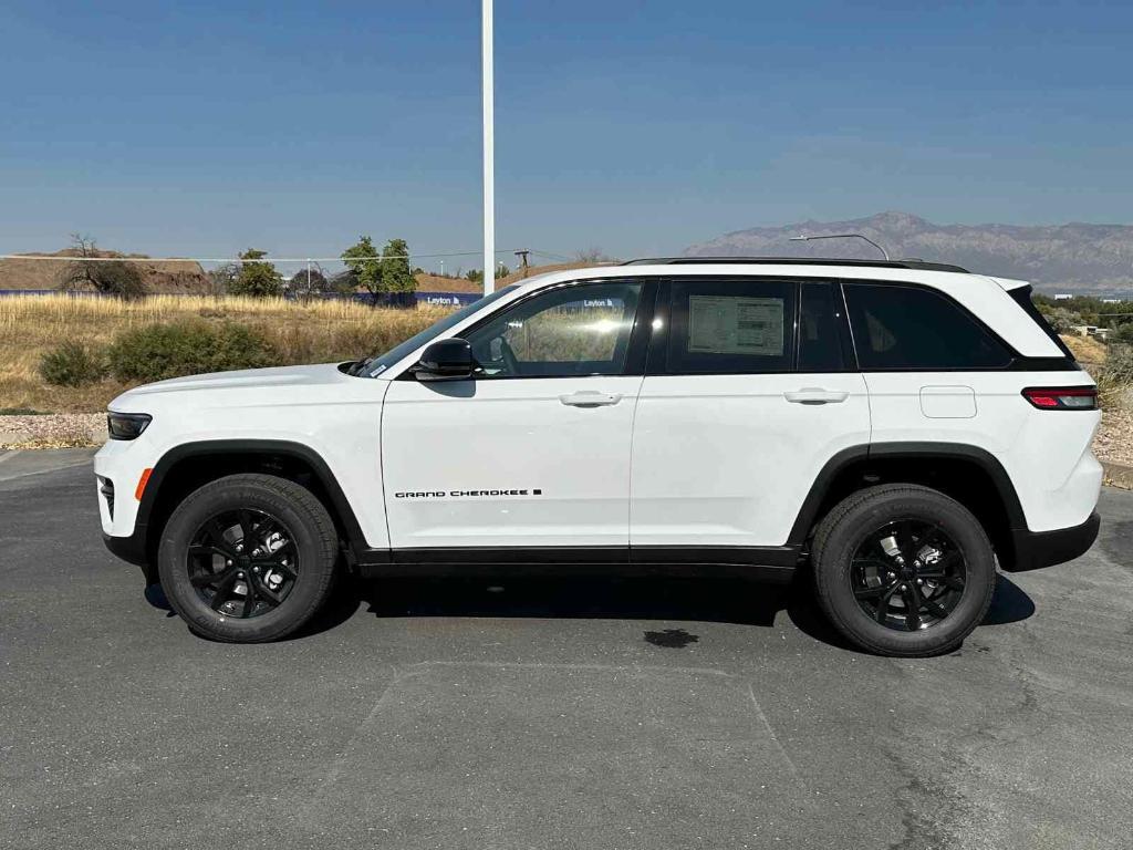 new 2025 Jeep Grand Cherokee car, priced at $43,253