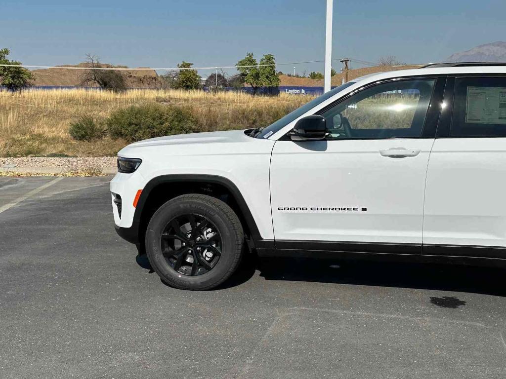 new 2025 Jeep Grand Cherokee car, priced at $43,253