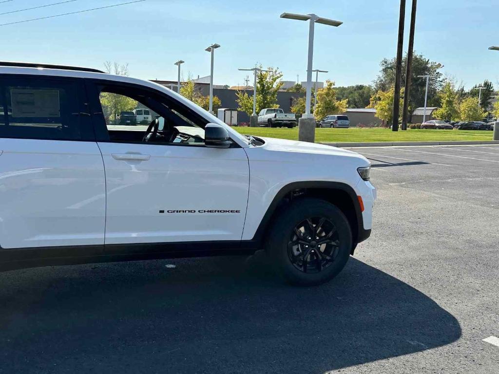 new 2025 Jeep Grand Cherokee car, priced at $43,253