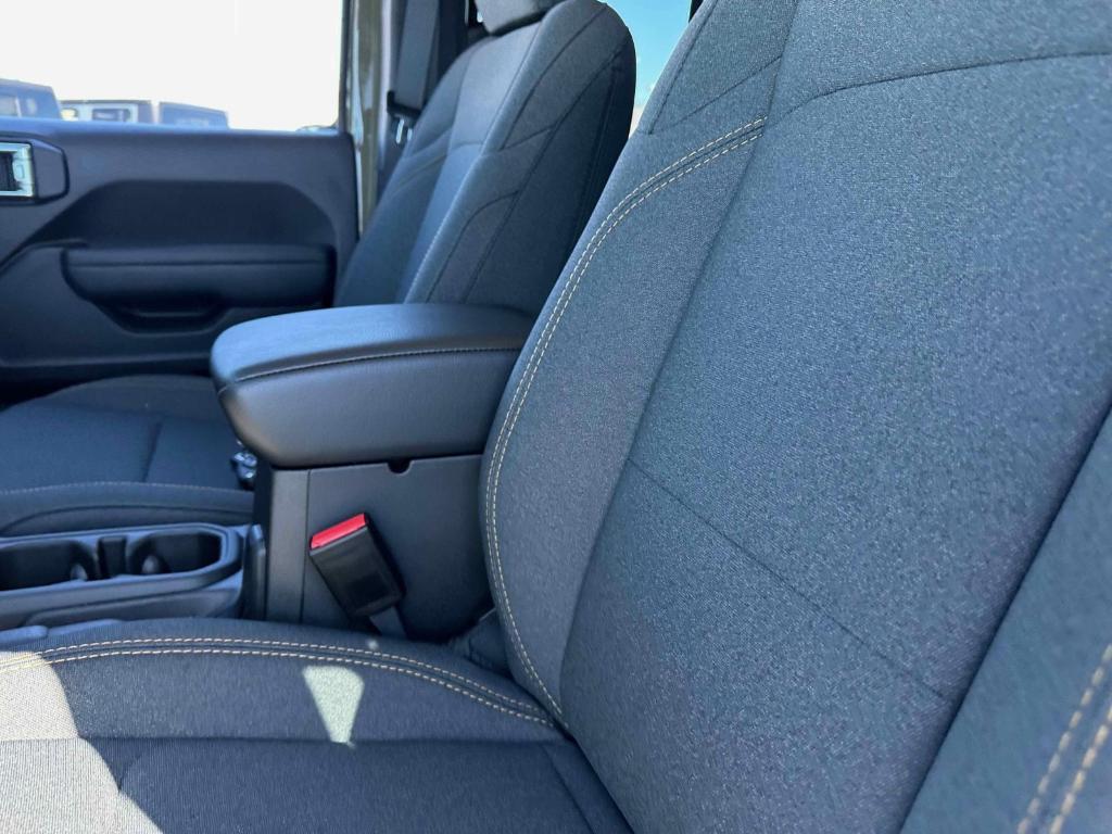 new 2025 Jeep Gladiator car, priced at $42,123