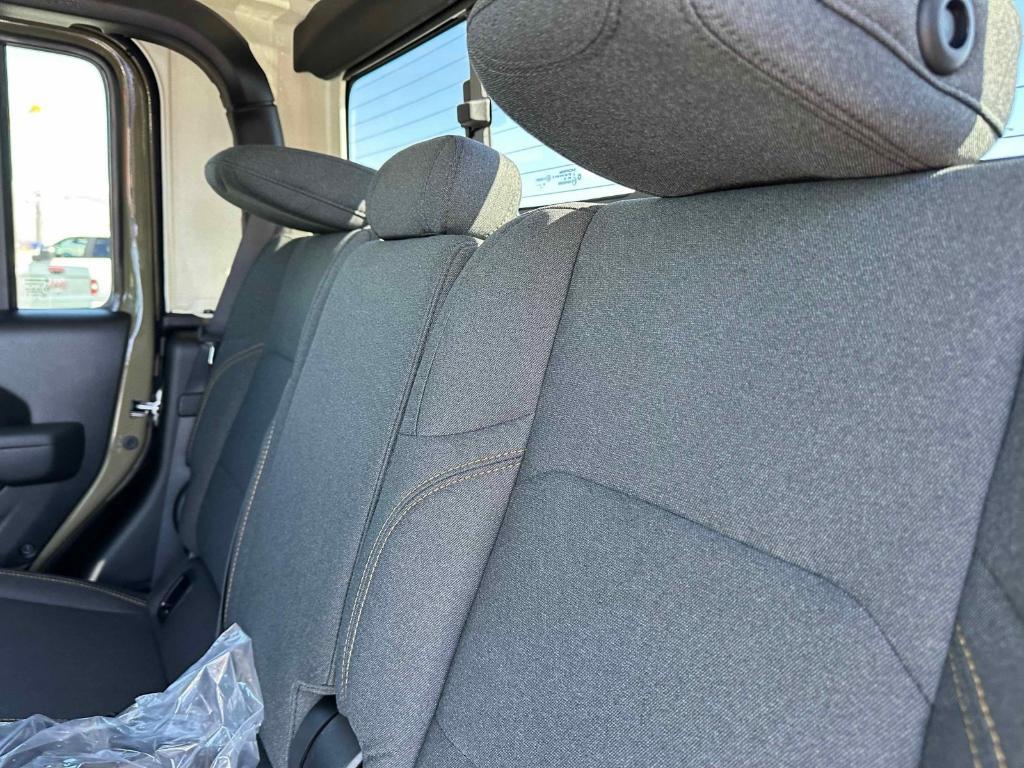 new 2025 Jeep Gladiator car, priced at $42,123