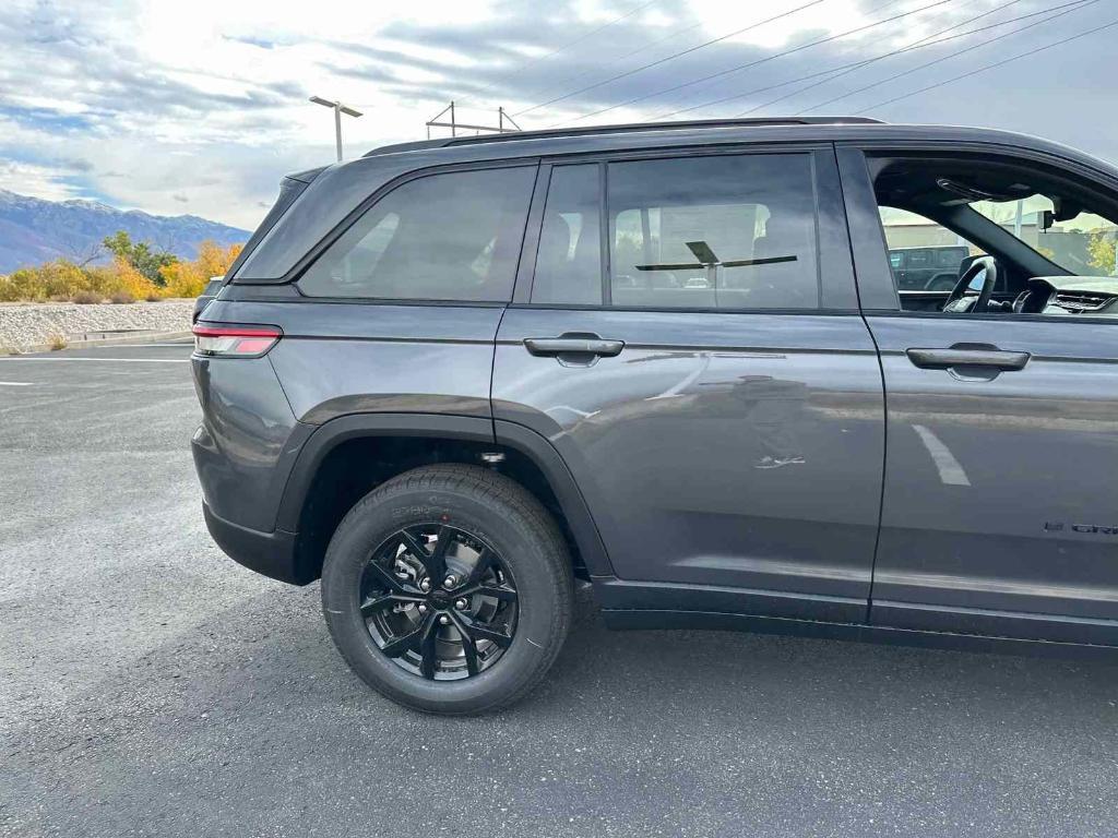 new 2025 Jeep Grand Cherokee car, priced at $43,789