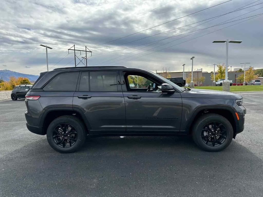 new 2025 Jeep Grand Cherokee car, priced at $43,789