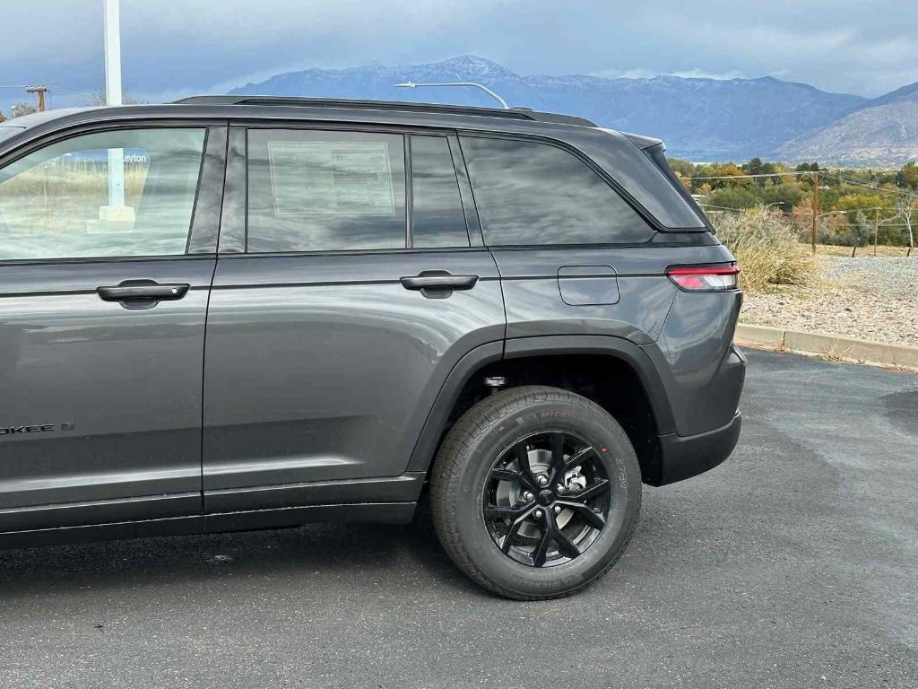 new 2025 Jeep Grand Cherokee car, priced at $43,789