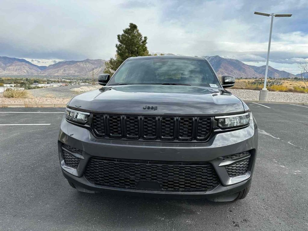 new 2025 Jeep Grand Cherokee car, priced at $43,789