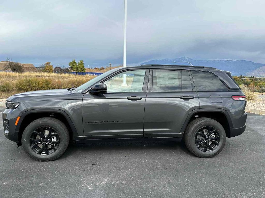 new 2025 Jeep Grand Cherokee car, priced at $43,789