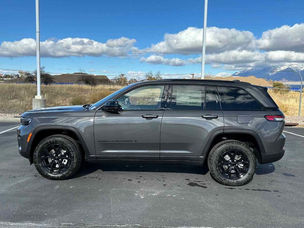 new 2025 Jeep Grand Cherokee car, priced at $43,789