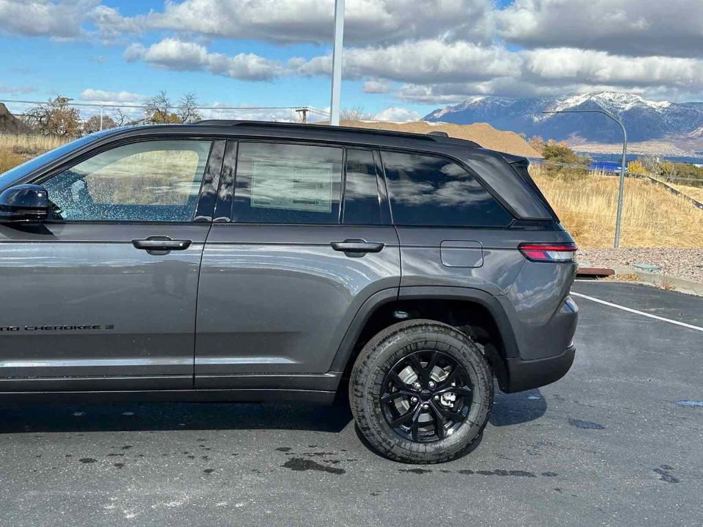 new 2025 Jeep Grand Cherokee car, priced at $43,789