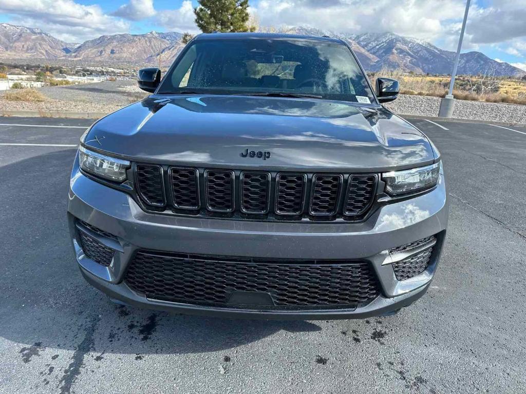 new 2025 Jeep Grand Cherokee car, priced at $43,789