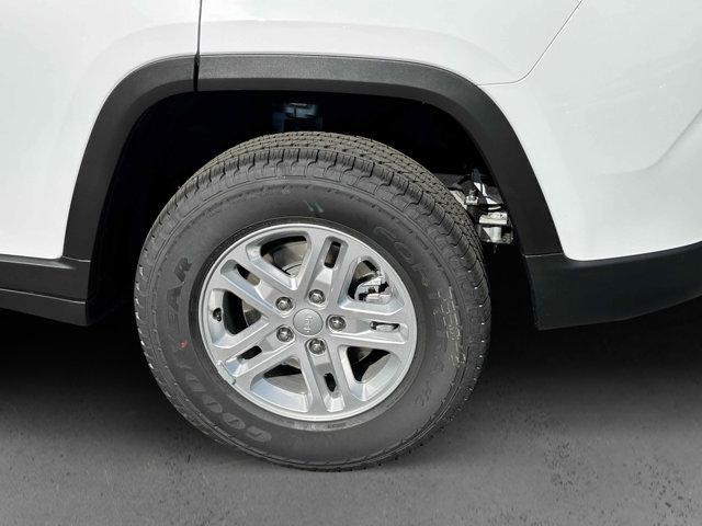 new 2025 Jeep Grand Cherokee car, priced at $37,775
