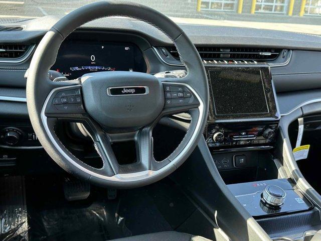 new 2025 Jeep Grand Cherokee car, priced at $37,775