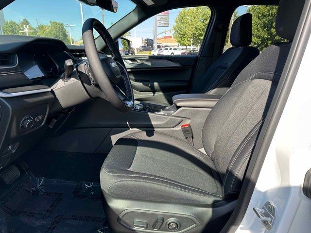 new 2025 Jeep Grand Cherokee car, priced at $37,775