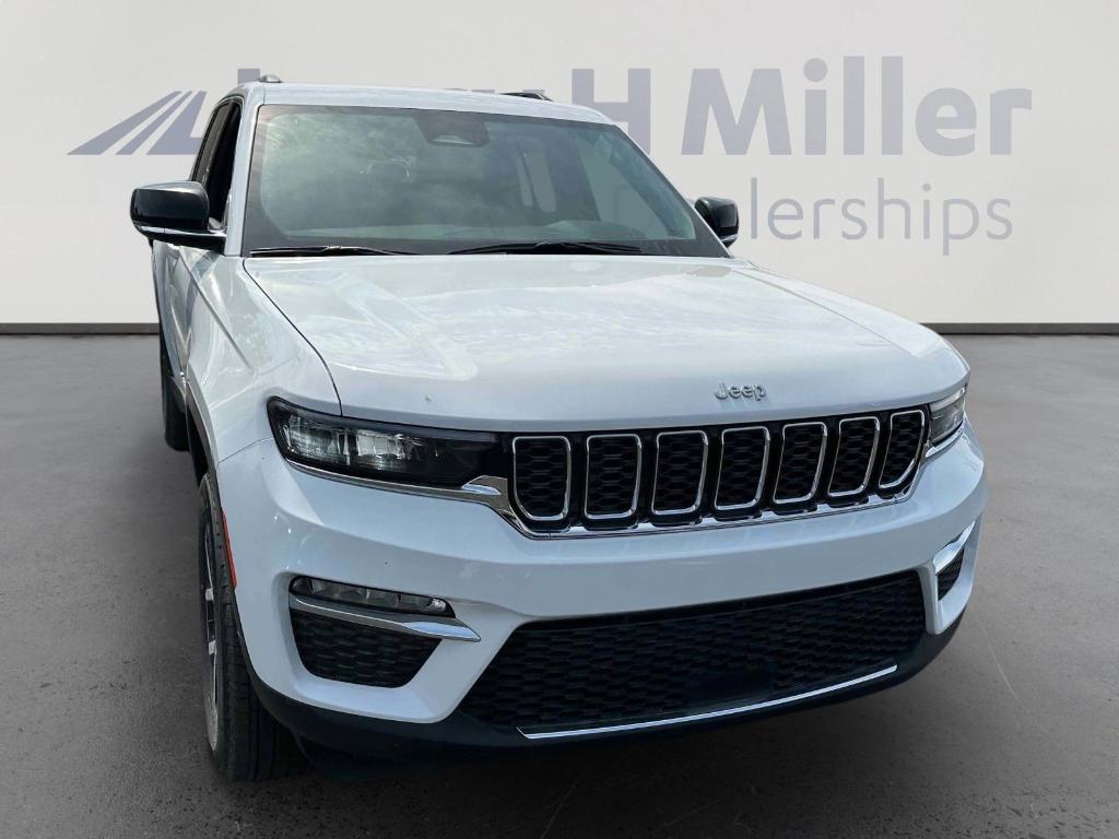 new 2025 Jeep Grand Cherokee car, priced at $43,161