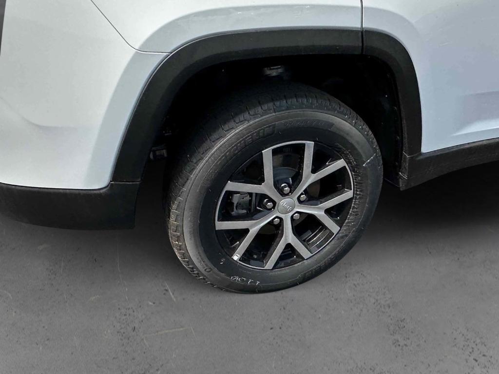 new 2025 Jeep Grand Cherokee car, priced at $43,161