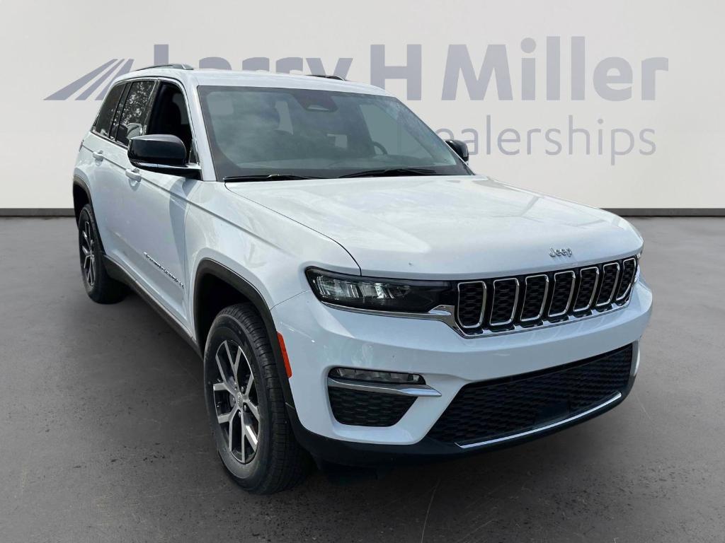 new 2025 Jeep Grand Cherokee car, priced at $43,161