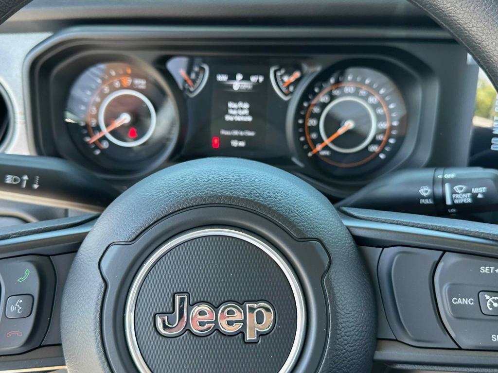 new 2025 Jeep Gladiator car, priced at $39,087