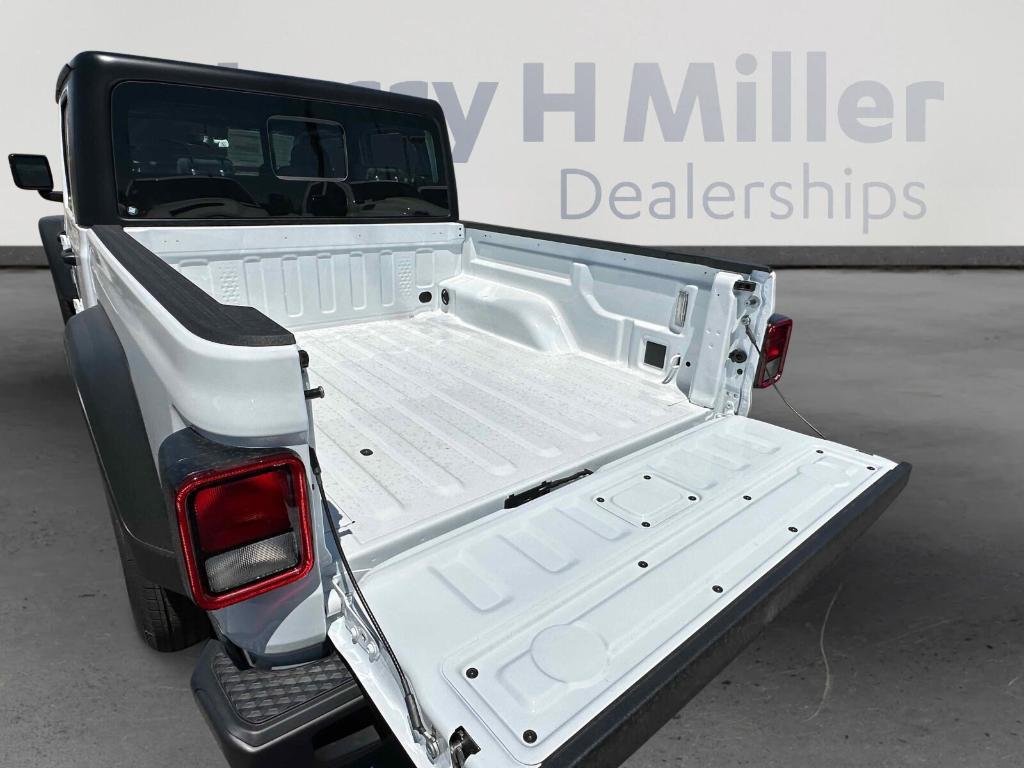 new 2025 Jeep Gladiator car, priced at $39,087