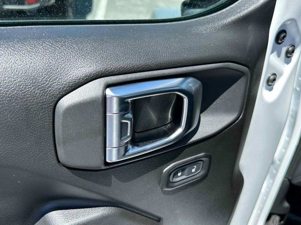new 2025 Jeep Gladiator car, priced at $39,087